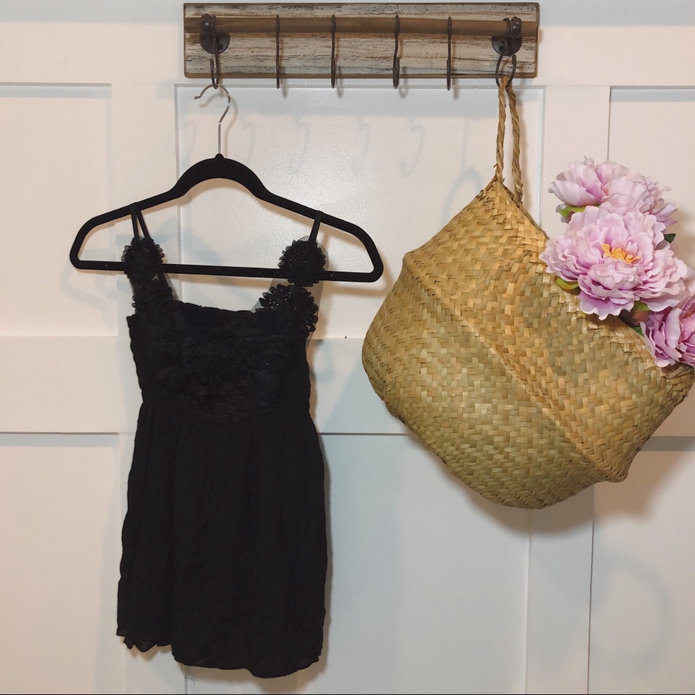 Buckle Daytrip Black Sequin Floral Appliqué Top